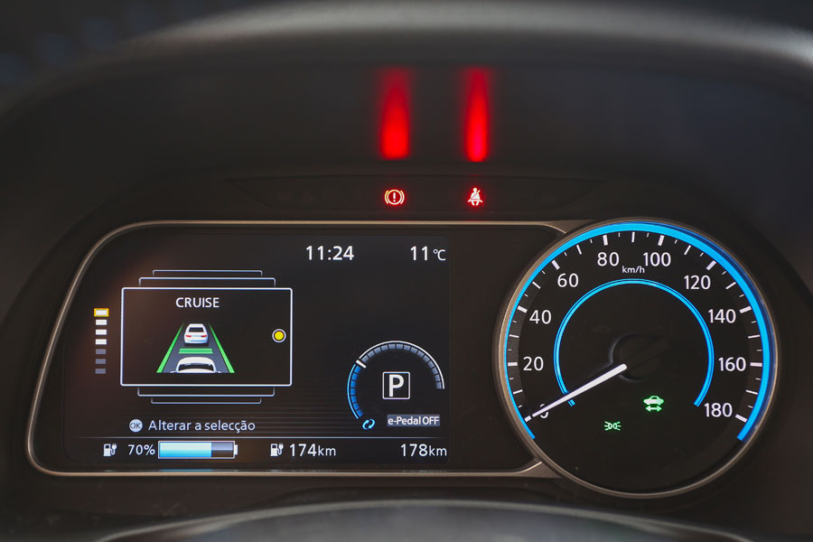 Nissan LEAF control crucero