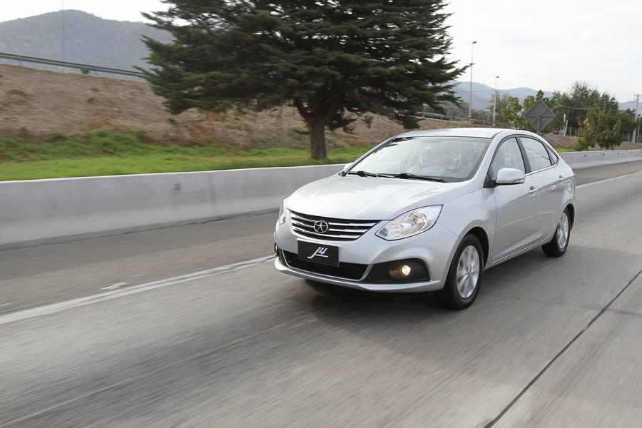 automóviles más baratos de Chile Jac J4
