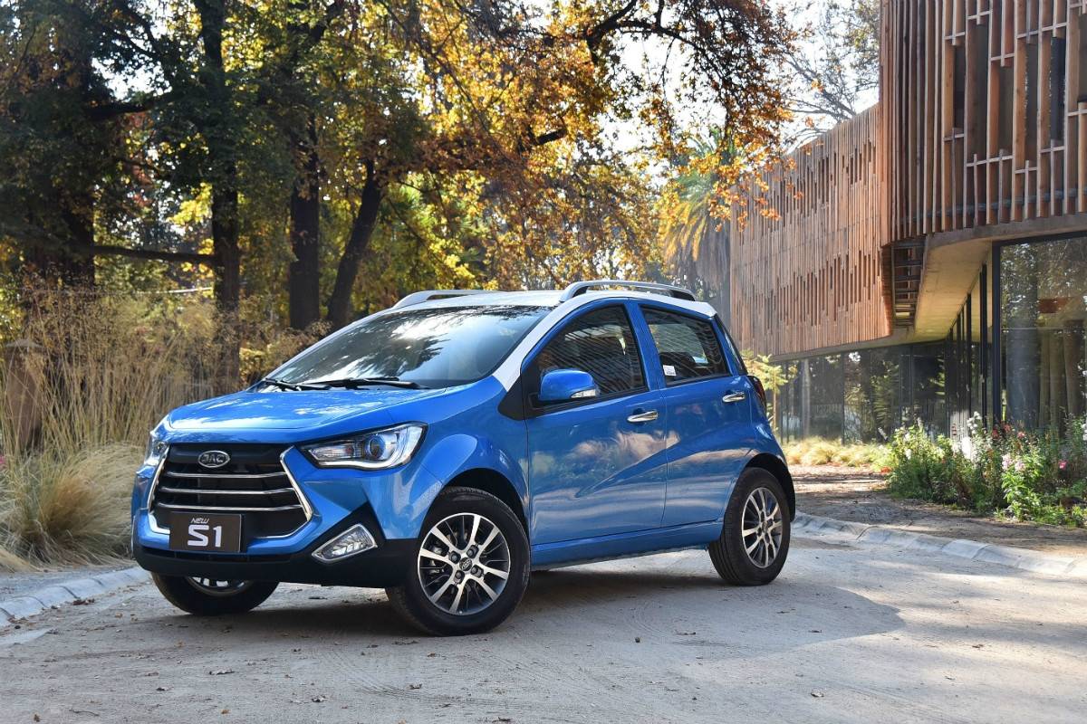 automóviles más baratos de Chile Jac S1