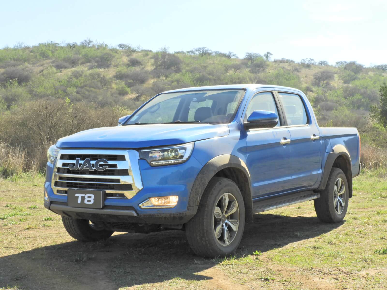 JAC autos T8